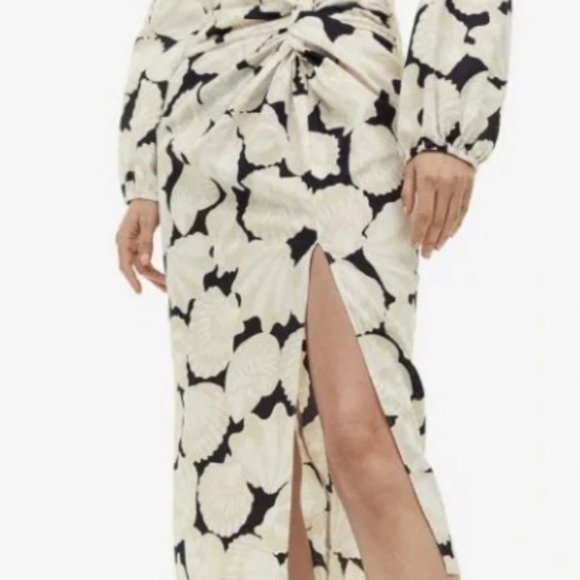 H&M linen blend seashell knot detail skirt with slit size 2 midi with slit NWT - Picture 2 of 4